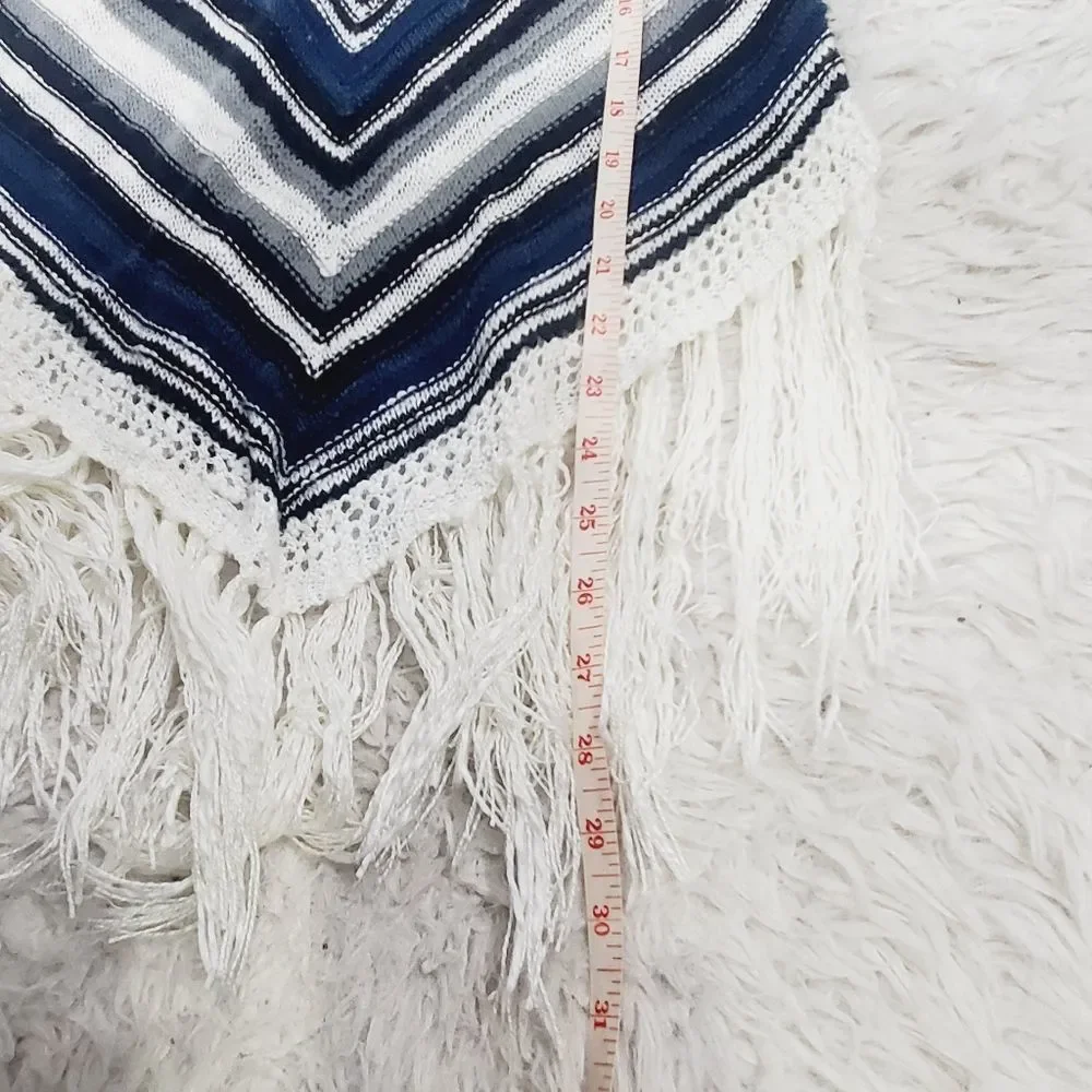 5x$25 Questions knit Crochet sleeveless Asymetrical fringe tank top size small - Picture 8 of 9